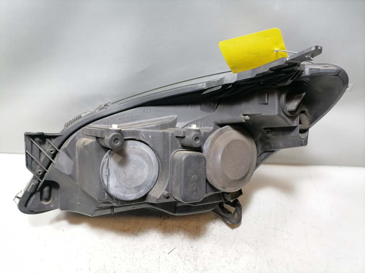 Opel Astra H Scheinwerfer vorn rechts Halogen schwarzer Hintergrund Zubeh&ouml;r Bj.2004